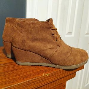 Rue21 Suade Camel Lace-up Wedged Ankle Boot W10